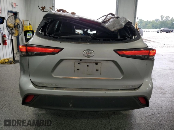 2022 Toyota Highlander XLE with VIN 5TDGZRBH4NS560801, listed as a Copart auction lot 63817915 with 64,557 mi miles and Salvage title. Bid and sale history available at DreamBid. Image 6.