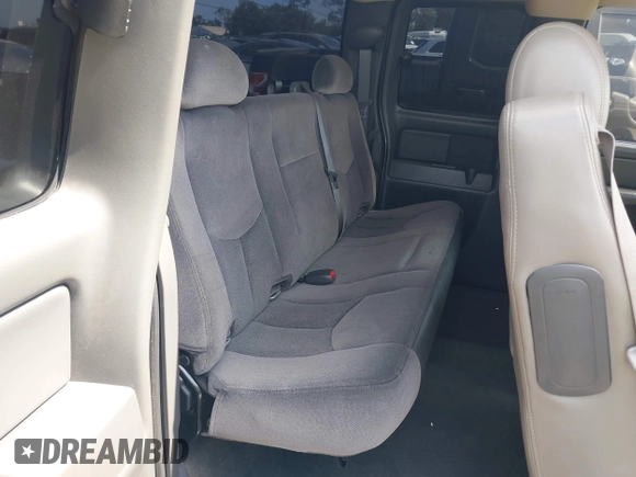 2006 GMC Sierra 1500 SLE1 z VIN 1GTEC19Z86Z297933, wystawiony jako IAAI lot #42268494 z przebiegiem 80 302 mil mil oraz . Historia ofert i sprzedaży dostępna na DreamBid. Obrazek 8.