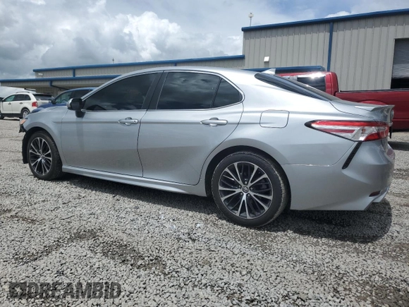 2020 Toyota Camry SE z VIN 4T1G11AK3LU928461, wystawiony jako Copart lot #56128885 z przebiegiem 103 559 mil mil oraz Szkoda całkowita • Salvage title. Historia ofert i sprzedaży dostępna na DreamBid. Obrazek 2.