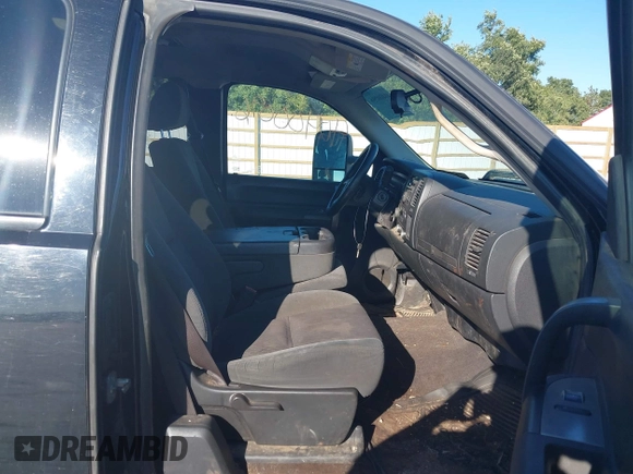 2009 GMC Sierra 1500 SLE with VIN 1GTEK29059Z292915, listed as a IAAI auction lot 40400096 with 180,439 mi miles. Bid and sale history available at carsss.com. Image 5.