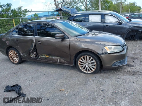 2012 Volkswagen Jetta Sedan SEL w/Sunroof with VIN 3VWLX7AJ9CM409833, listed as a IAAI auction lot 42008181 with 185,803 mi miles. Bid and sale history available at carsss.com. Image 12.