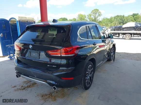2021 BMW X1 sDrive28i with VIN WBXJG7C02M5S59010, listed as a IAAI auction lot 41933532 with 49,207 mi miles. Bid and sale history available at carsss.com. Image 4.