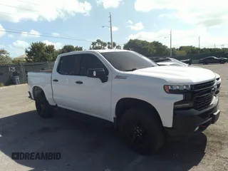 2020 Chevrolet Silverado 1500 LT Trail Boss with VIN 1GCPYFED6LZ137417, listed as a IAAI auction lot 34726364 with 28,782 mi miles. Bid and sale history available at carsss.com. Image 1.