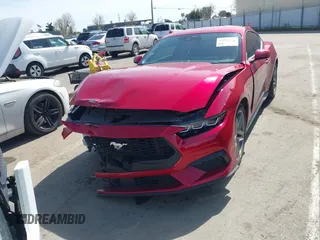 2024 Ford Mustang EcoBoost z VIN 1FA6P8TH2R5137890, wystawiony jako IAAI lot #41825638 z przebiegiem 6 144 mil mil oraz . Historia ofert i sprzedaży dostępna na DreamBid. Obrazek 20.