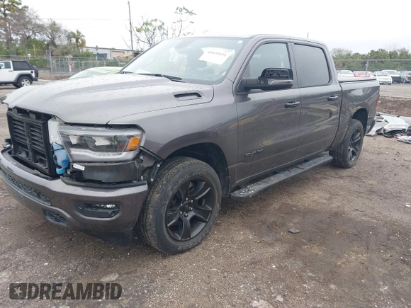 2023 Ram 1500 Big Horn z VIN 1C6SRFFT5PN654063, wystawiony jako IAAI lot #41655131 z przebiegiem 24 012 mil mil oraz . Historia ofert i sprzedaży dostępna na DreamBid. Obrazek 2.