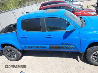 2020 Toyota Tacoma SR5 z VIN 3TMCZ5AN5LM337632, wystawiony jako IAAI lot #42203628 z przebiegiem 39 831 mil mil oraz . Historia ofert i sprzedaży dostępna na DreamBid. Obrazek 13.