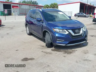 2019 Nissan Rogue SV z VIN JN8AT2MT9KW252961, wystawiony jako IAAI lot #42479307 z przebiegiem 46 979 mil mil oraz . Historia ofert i sprzedaży dostępna na DreamBid. Obrazek 1.
