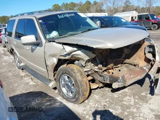 2005 Ford Expedition Limited with VIN 1FMFU19565LA63012, listed as a IAAI auction lot 41370679 with 235,080 mi miles. Bid and sale history available at carsss.com. Image 1.