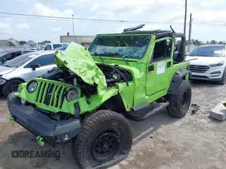2004 Jeep Wrangler Sahara z VIN 1J4FA59S44P704878, wystawiony jako IAAI lot #42226255 z przebiegiem 88 886 mil mil oraz . Historia ofert i sprzedaży dostępna na DreamBid. Obrazek 2.