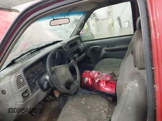1998 Chevrolet Silverado 2500 z VIN 1GCGK29R7WE178053, wystawiony jako IAAI lot #42347330 z przebiegiem 176 168 mil mil oraz . Historia ofert i sprzedaży dostępna na DreamBid. Obrazek 6.