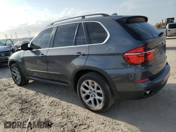 2013 BMW X5 xDrive35i z VIN 5UXZV4C50D0B11663, wystawiony jako Copart lot #53285435 z przebiegiem 109 818 mil mil oraz Szkody całkowita. Historia ofert i sprzedaży dostępna na DreamBid. Obrazek 2.