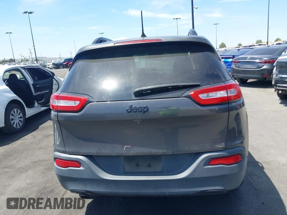 2018 Jeep Cherokee Latitude Tech Connect z VIN 1C4PJLCB8JD568422, wystawiony jako IAAI lot #42076237 z przebiegiem 88 382 mil mil oraz . Historia ofert i sprzedaży dostępna na DreamBid. Obrazek 16.