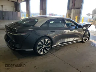 2023 Lucid Air Touring z VIN 50EA1TEA7PA003630, wystawiony jako Copart lot #50743355 z przebiegiem 9357 mil mil oraz Szkody całkowita. Historia ofert i sprzedaży dostępna na DreamBid. Obrazek 3.
