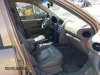 2004 Hyundai Santa Fe GLS z VIN KM8SC73EX4U814067, wystawiony jako IAAI lot #40404373 z przebiegiem 182 101 mil mil oraz . Historia ofert i sprzedaży dostępna na DreamBid. Obrazek 5.