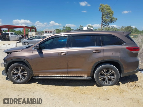 2018 Toyota Highlander LE z VIN 5TDZARFH0JS041636, wystawiony jako IAAI lot #41834037 z przebiegiem 73 004 mil mil oraz . Historia ofert i sprzedaży dostępna na DreamBid. Obrazek 15.