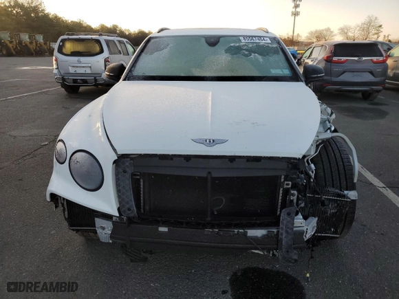 2022 Bentley Bentayga V8 with VIN SJAAM2ZV6NC039590, listed as a Copart auction lot 85567404 with NaN miles and Salvage Title. Bid and sale history available at carsss.com. Image 5.