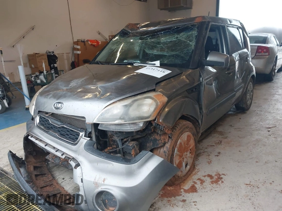 2013 Kia Soul with VIN KNDJT2A59D7632767, listed as a IAAI auction lot 41317118 with 208,884 mi miles. Bid and sale history available at carsss.com. Image 6.