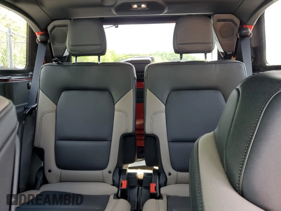 2024 Ford Bronco Big Bend z VIN 1FMDE7AH8RLB10818, wystawiony jako Copart lot #54044715 z przebiegiem 5 330 mil mil oraz Szkoda całkowita • Salvage title. Historia ofert i sprzedaży dostępna na DreamBid. Obrazek 10.