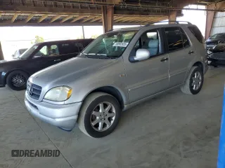 2001 Mercedes-Benz M 320/430/500 z VIN 4JGAB72E61A260183, wystawiony jako Copart lot #58892655 z przebiegiem 71 651 mil mil oraz Czysty tytuł • Clean title. Historia ofert i sprzedaży dostępna na DreamBid. Obrazek 1.