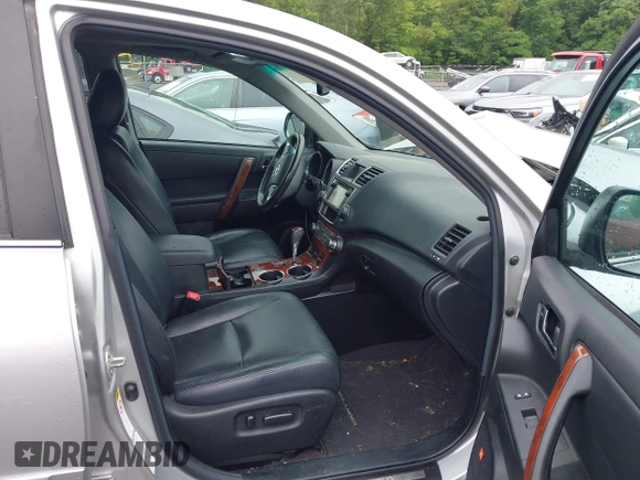 2013 Toyota Highlander Limited with VIN 5TDDK3EH2DS237488, listed as a IAAI auction lot 42672328 with 196,981 mi miles and . Bid and sale history available at DreamBid. Image 5.