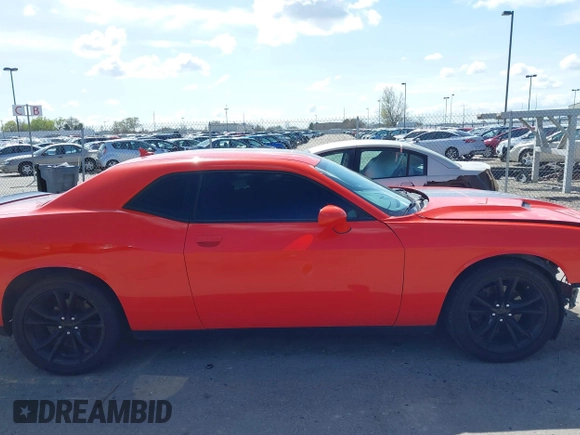 2016 Dodge Challenger SXT Plus z VIN 2C3CDZAG7GH353301, wystawiony jako IAAI lot #41780008 z przebiegiem 103 627 mil mil oraz . Historia ofert i sprzedaży dostępna na DreamBid. Obrazek 13.