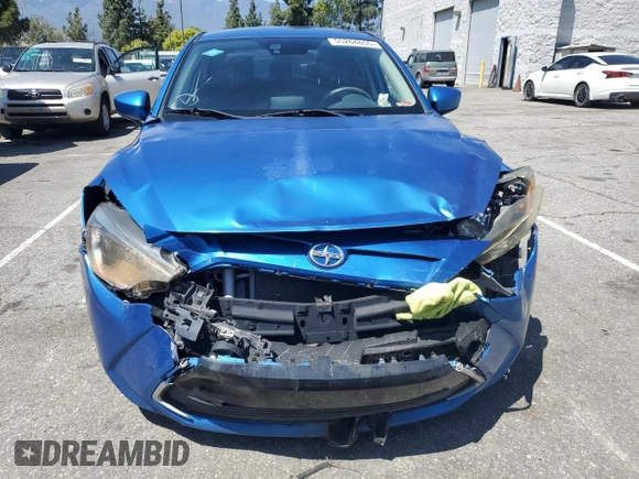 2016 Scion iA z VIN 3MYDLBZV6GY141028, wystawiony jako Copart lot #55264655 z przebiegiem 110 327 mil mil oraz Czysty tytuł • Clean title. Historia ofert i sprzedaży dostępna na DreamBid. Obrazek 5.