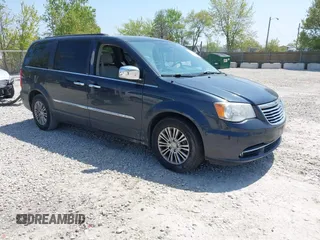 2014 Chrysler Town & Country Touring L 30th Anniversary z VIN 2C4RC1CG2ER169379, wystawiony jako IAAI lot #42223513 z przebiegiem 157 537 mil mil oraz . Historia ofert i sprzedaży dostępna na DreamBid. Obrazek 1.