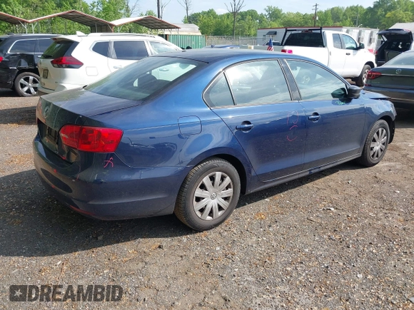 2014 Volkswagen Jetta S z VIN 3VW2K7AJ2EM429306, wystawiony jako IAAI lot #42161911 z przebiegiem 129 997 mil mil oraz . Historia ofert i sprzedaży dostępna na DreamBid. Obrazek 4.