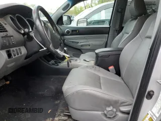 2013 Toyota Tacoma z VIN 5TFMU4FN5DX010469, wystawiony jako Copart lot #55607015 z przebiegiem 140 849 mil mil oraz Szkoda całkowita • Salvage title. Historia ofert i sprzedaży dostępna na DreamBid. Obrazek 7.