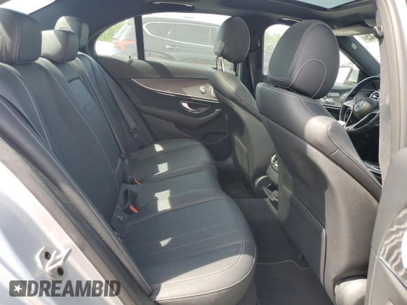 2021 Mercedes-Benz E 350 z VIN W1KZF8EB8MA905154, wystawiony jako Copart lot #57207645 z przebiegiem 66 725 mil mil oraz Szkoda całkowita • Salvage title. Historia ofert i sprzedaży dostępna na DreamBid. Obrazek 10.