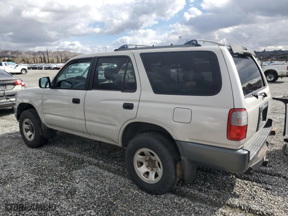 1998 Toyota 4Runner with VIN JT3GM84R4W0028634, listed as a Copart auction lot 45247195 with 338,367 mi miles and Clean Title. Bid and sale history available at carsss.com. Image 2.