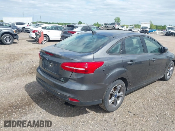 2018 Ford Focus SE z VIN 1FADP3FE5JL228583, wystawiony jako IAAI lot #42313614 z przebiegiem 84 240 mil mil oraz . Historia ofert i sprzedaży dostępna na DreamBid. Obrazek 4.
