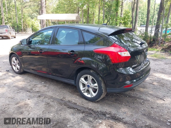 2014 Ford Focus SE z VIN 1FADP3K23EL284216, wystawiony jako IAAI lot #42489699 z przebiegiem 139 127 mil mil oraz . Historia ofert i sprzedaży dostępna na DreamBid. Obrazek 3.