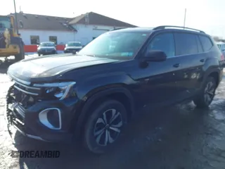 2024 Volkswagen Atlas SE z VIN 1V2LR2CA5RC576809, wystawiony jako IAAI lot #41652203 z przebiegiem 11 300 mil mil oraz . Historia ofert i sprzedaży dostępna na DreamBid. Obrazek 17.