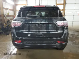 2022 Jeep Compass Latitude z VIN 3C4NJDBB8NT115285, wystawiony jako Copart lot #44131635 z przebiegiem 16 683 mil mil oraz Szkoda całkowita • Salvage title. Historia ofert i sprzedaży dostępna na DreamBid. Obrazek 6.