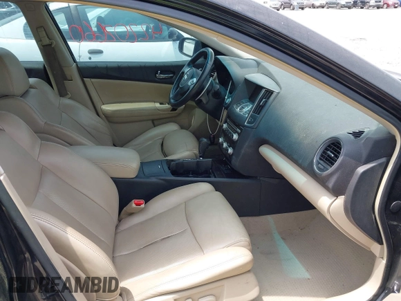2014 Nissan Maxima SV z VIN 1N4AA5AP1EC468714, wystawiony jako IAAI lot #42202660 z przebiegiem 176 703 mil mil oraz . Historia ofert i sprzedaży dostępna na DreamBid. Obrazek 5.