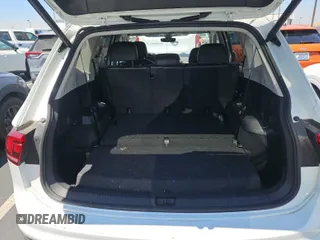 2024 Volkswagen Tiguan SE z VIN 3VV3B7AX3RM105123, wystawiony jako IAAI lot #42796460 z przebiegiem 36 543 mil mil oraz . Historia ofert i sprzedaży dostępna na DreamBid. Obrazek 43.