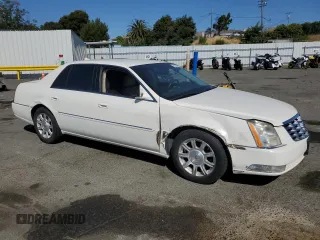 2010 Cadillac DTS 1SA z VIN 1G6KA5EY4AU118180, wystawiony jako Copart lot #58747435 z przebiegiem 59 289 mil mil oraz Szkoda całkowita • Salvage title. Historia ofert i sprzedaży dostępna na DreamBid. Obrazek 4.