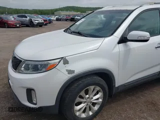 2015 Kia Sorento EX with VIN 5XYKU4A71FG647090, listed as a IAAI auction lot 42100215 with 121,842 mi miles. Bid and sale history available at carsss.com. Image 6.