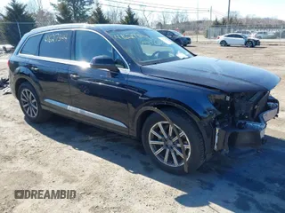 2017 Audi Q7 Premium Plus with VIN WA1LAAF75HD002295, listed as a IAAI auction lot 41627344 with 113,761 mi miles. Bid and sale history available at carsss.com. Image 1.