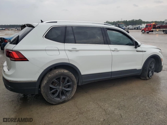 2022 Volkswagen Tiguan SE with VIN 3VV3B7AX2NM029050, listed as a Copart auction lot 84957944 with 43,754 mi miles and Salvage Title. Bid and sale history available at carsss.com. Image 3.