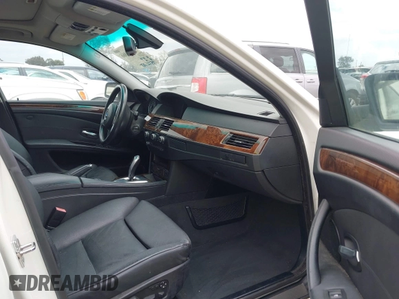 2009 BMW 5 Series 528i with VIN WBANU53529C121927, listed as a IAAI auction lot 42063066 with 195,322 mi miles and . Bid and sale history available at carsss.com. Image 5.