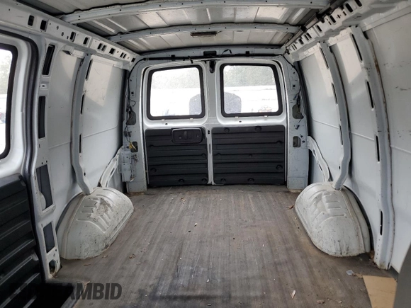 2005 Chevrolet Express Cargo z VIN 1GCFG15X651115978, wystawiony jako Copart lot #88572355 z przebiegiem 149 920 mil mil oraz Szkoda całkowita • Salvage title. Historia ofert i sprzedaży dostępna na DreamBid. Obrazek 10.