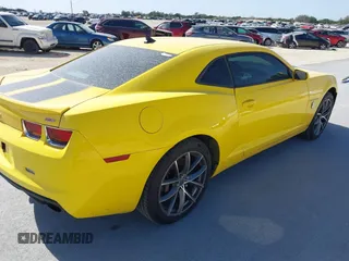 2010 Chevrolet Camaro 2SS z VIN 2G1FK1EJ7A9104352, wystawiony jako IAAI lot #41716366 z przebiegiem 112 859 mil mil oraz . Historia ofert i sprzedaży dostępna na DreamBid. Obrazek 4.