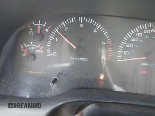 1998 Dodge 1500 z VIN 3B7HC13Z3WG233093, wystawiony jako IAAI lot #41526254 z przebiegiem 260 000 mil mil oraz . Historia ofert i sprzedaży dostępna na DreamBid. Obrazek 7.