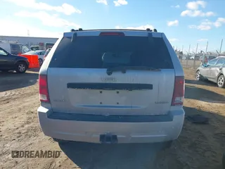 2005 Jeep Grand Cherokee Laredo z VIN 1J4GR48K85C587842, wystawiony jako IAAI lot #41454939 z przebiegiem 108 184 mil mil oraz . Historia ofert i sprzedaży dostępna na DreamBid. Obrazek 17.