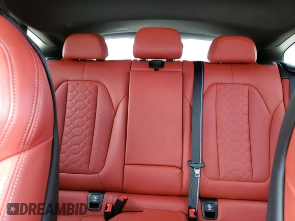 2022 BMW X4 M z VIN 5YM23EC02N9M62773, wystawiony jako Copart lot #53100254 z przebiegiem 9566 mil mil oraz Szkody całkowita. Historia ofert i sprzedaży dostępna na DreamBid. Obrazek 10.