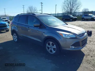 2014 Ford Escape SE with VIN 1FMCU0GXXEUB37821, listed as a IAAI auction lot 41853052 with 197,773 mi miles. Bid and sale history available at carsss.com. Image 1.
