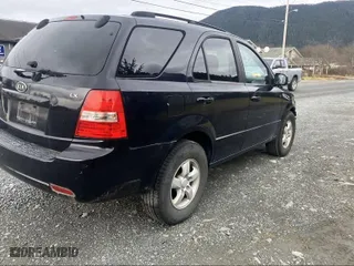 2009 Kia Sorento LX with VIN KNDJD735095890122, listed as a IAAI auction lot 41049479 with 153,333 mi miles. Bid and sale history available at carsss.com. Image 4.