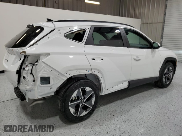 2025 Hyundai Tucson SEL with VIN 5NMJB3DE5SH493392, listed as a Copart auction lot 54365465 with 6,275 mi miles and Clean Title. Bid and sale history available at DreamBid. Image 3.